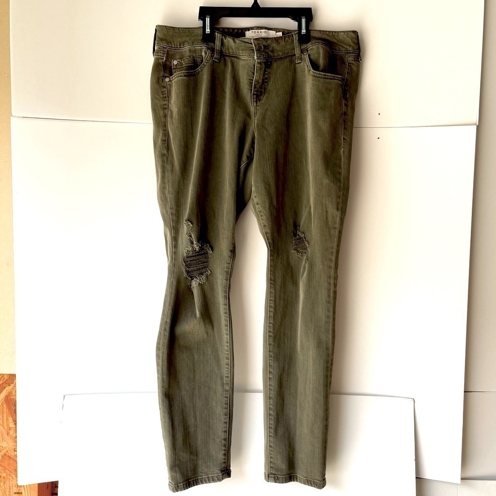 Torrid Boyfriend Jeans Denim Distressed Ripped Skinny Jeans Stretch Pants Sz 14R